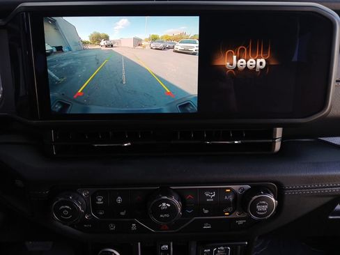Used 2026 Jeep Gladiator Sport AWD/4WD image 9