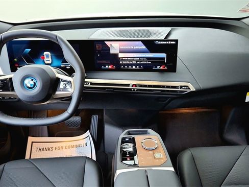 Used 2025 BMW iX xDrive50 image 33