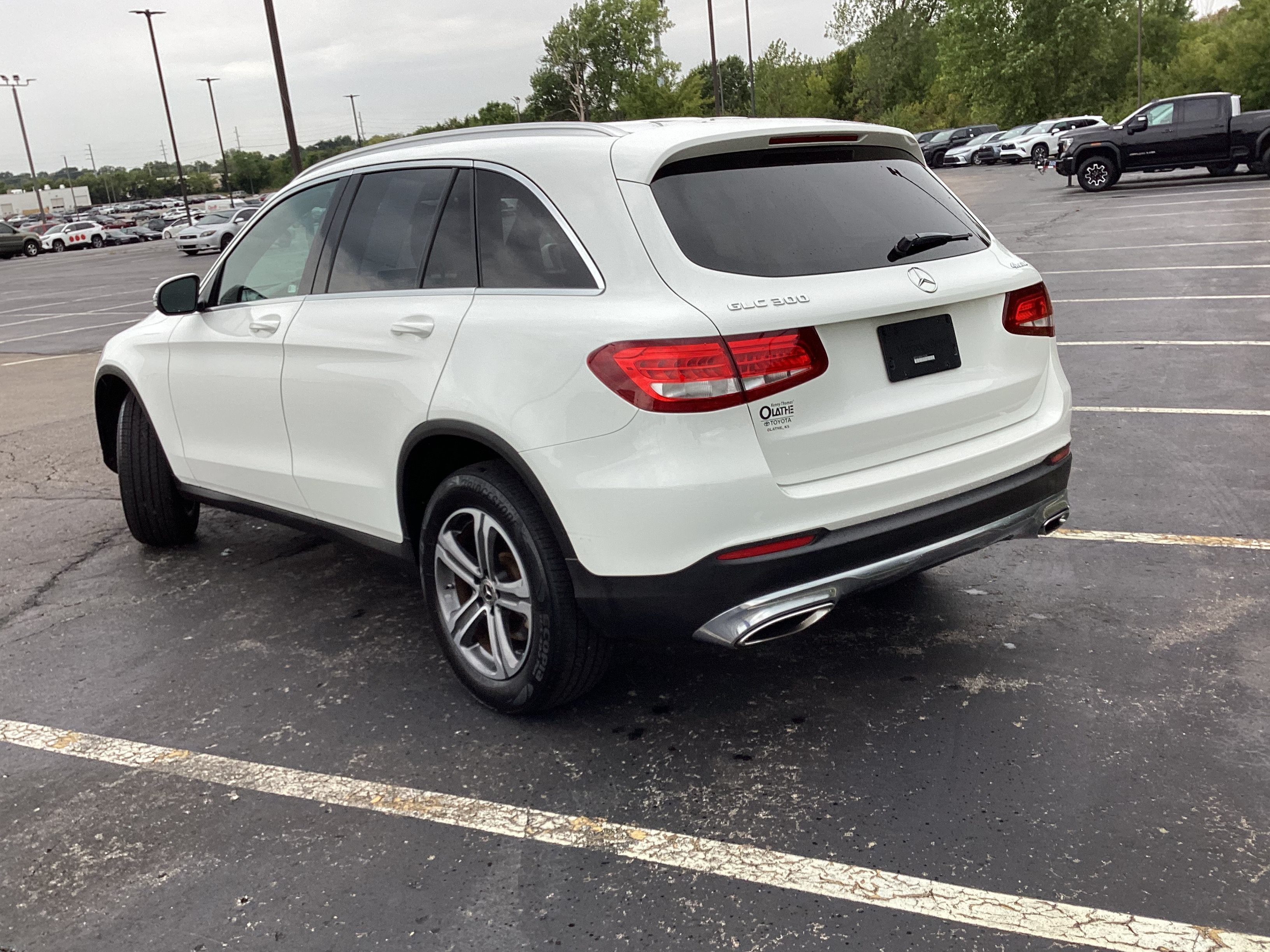 Used 2019 Mercedes-Benz GLC 300 4MATIC image 3