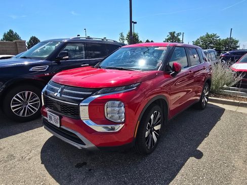Used 2025 Mitsubishi Outlander AWD image 10
