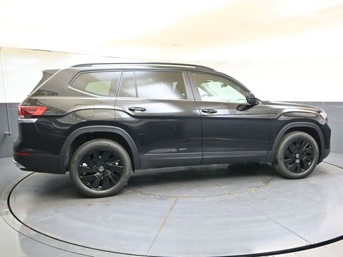 New 2026 Volkswagen Atlas SE w/ Black Wheel Package AWD/4WD image 6
