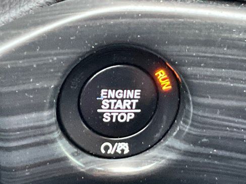 Used 2019 Jeep Grand Cherokee Altitude AWD/4WD image 27