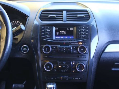 Used 2017 Ford Explorer XLT AWD/4WD image 17