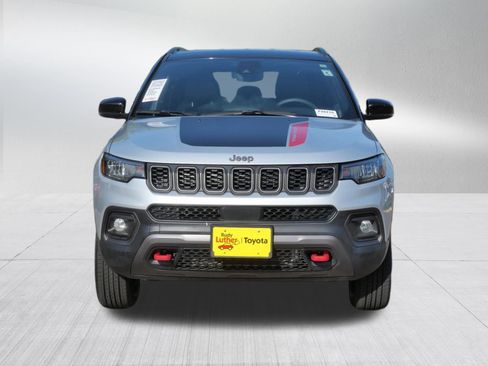 Used 2025 Jeep Compass Trailhawk AWD/4WD image 2