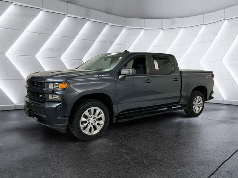 Used 2020 Chevrolet Silverado 1500 Custom w/ Custom Value Package image 3