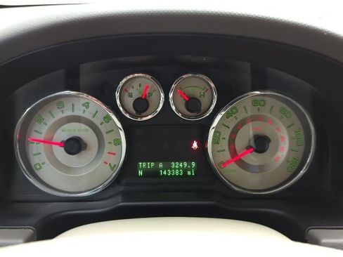Used 2010 Ford Edge SEL FWD image 16