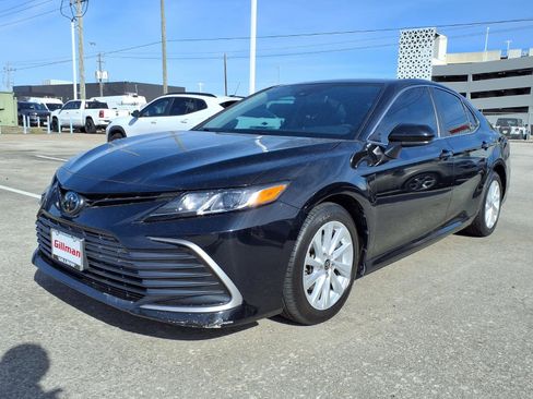 Used 2022 Toyota Camry LE image 21