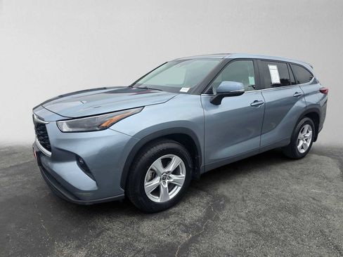 Used 2023 Toyota Highlander LE FWD image 7
