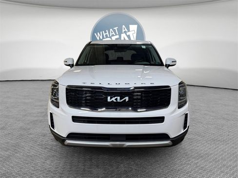 Certified 2022 Kia Telluride LX image 9