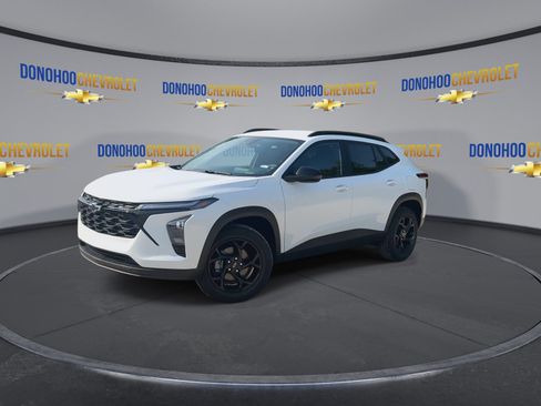New 2026 Chevrolet Trax LT w/ Midnight Edition FWD image 4