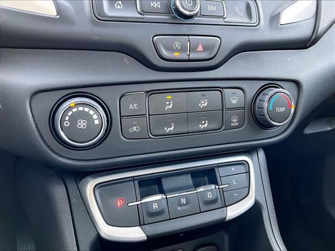 Used 2024 GMC Terrain SLE image 26