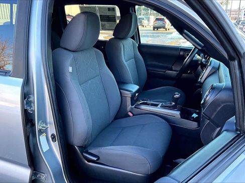 Used 2019 Toyota Tacoma TRD Sport image 7