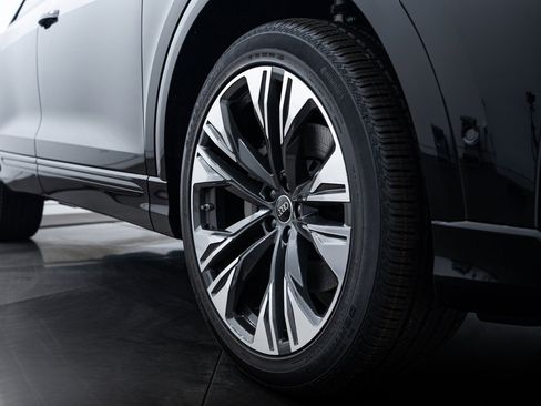 New 2025 Audi Q8 Premium Plus image 18