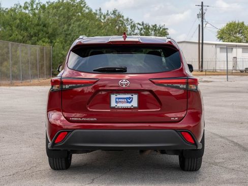 Used 2023 Toyota Highlander XLE FWD image 7