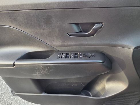 Used 2025 Hyundai Kona SE image 23