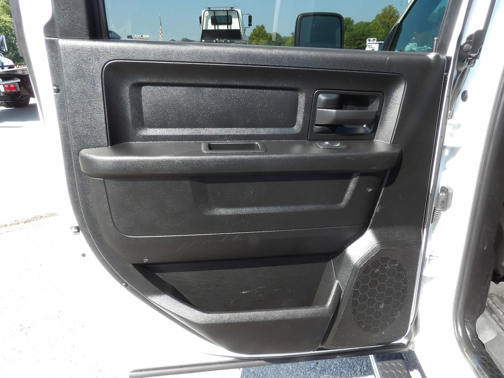 Used 2024 RAM 5500 4x4 Crew Cab image 28