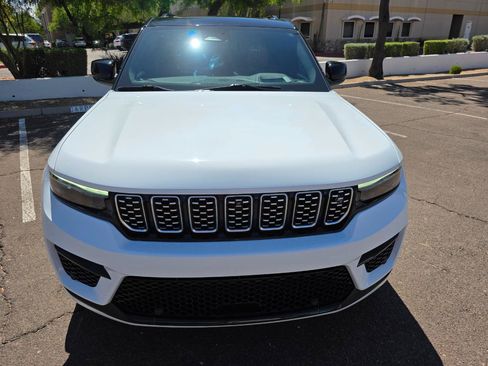 Used 2023 Jeep Grand Cherokee Summit AWD/4WD image 10