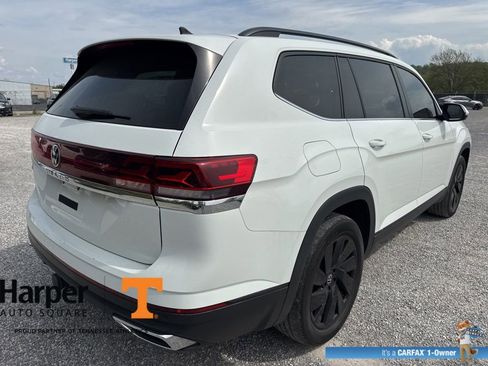 Used 2024 Volkswagen Atlas SE w/ Panoramic Sunroof Package image 5