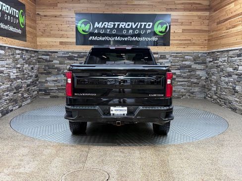 Used 2019 Chevrolet Silverado 1500 Custom w/ Custom Convenience Package AWD/4WD image 9