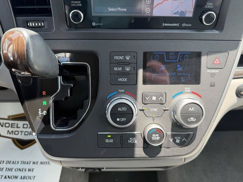 Used 2020 Toyota Sienna XLE w/ XLE Navigation Package FWD image 24