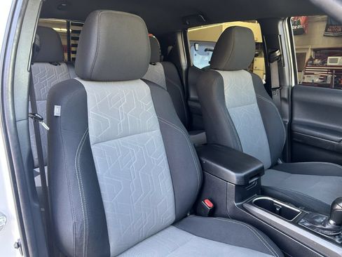 Used 2022 Toyota Tacoma TRD Off-Road w/ Technology Package AWD/4WD image 14