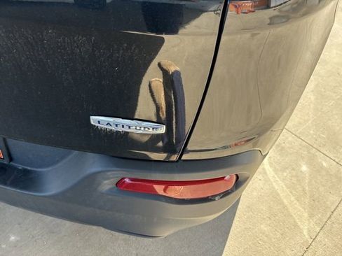 Used 2015 Jeep Cherokee Latitude w/ Cold Weather Group image 9