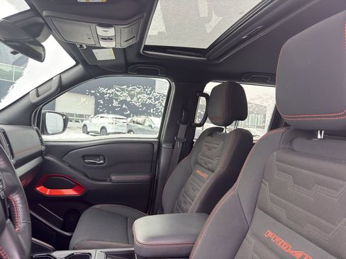Used 2022 Nissan Frontier PRO-4X image 25