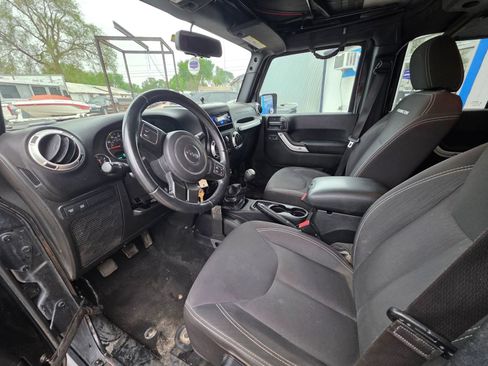 Used 2016 Jeep Wrangler Unlimited Rubicon AWD/4WD image 10