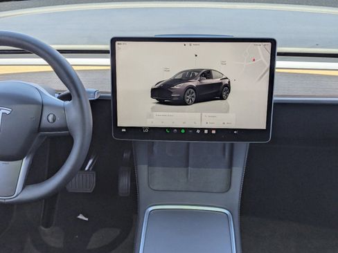 Used 2025 Tesla Model Y Long Range image 17