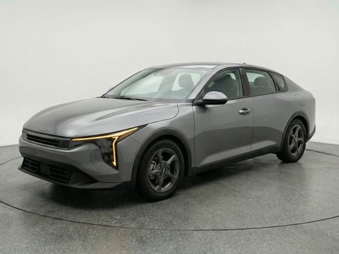 Used 2025 Kia K4 FWD image 3