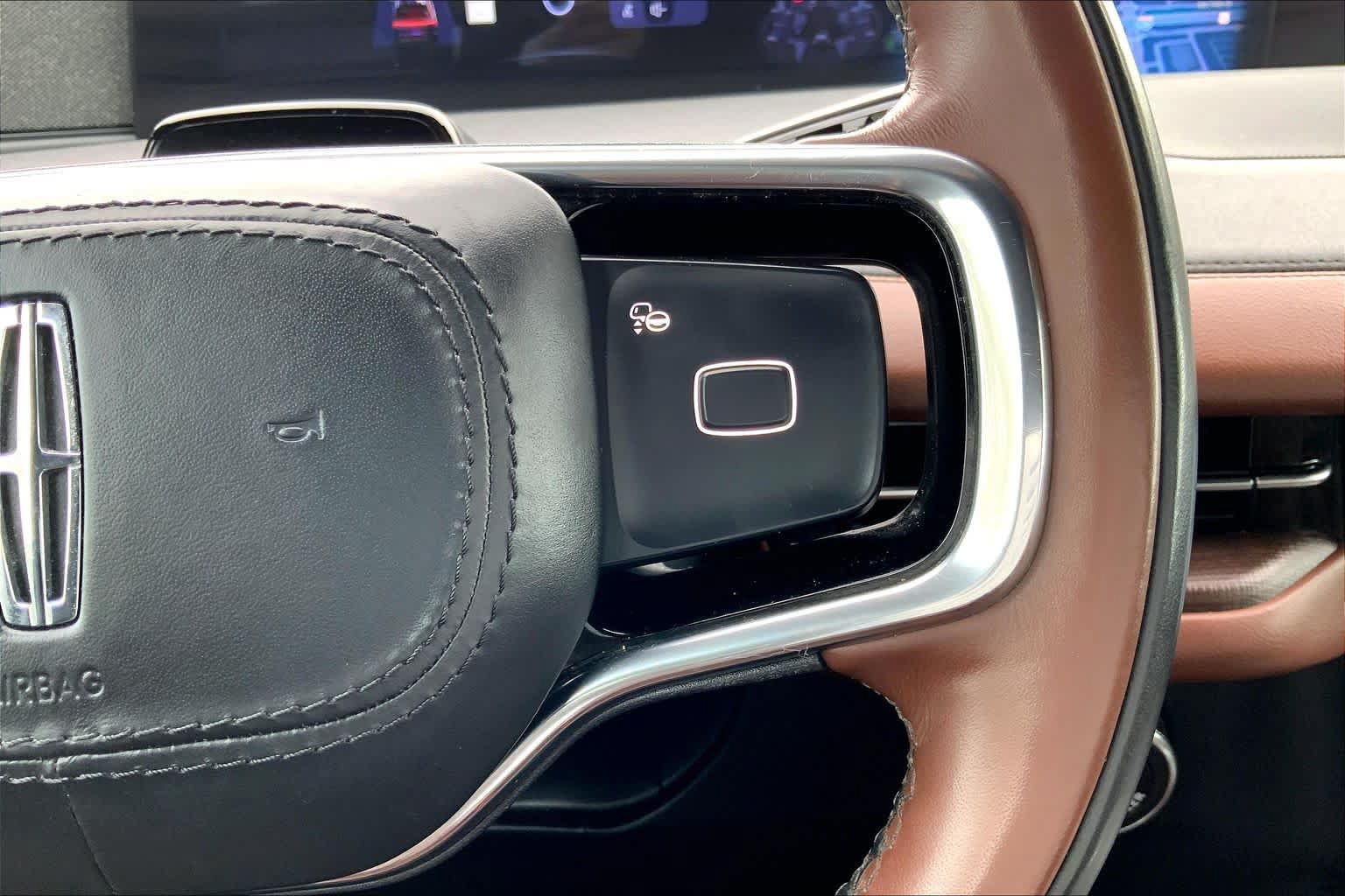 Used 2025 Lincoln Navigator Reserve AWD/4WD image 25