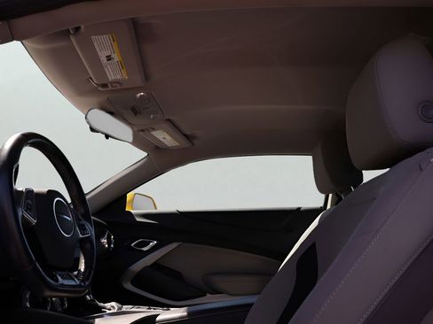 Used 2017 Chevrolet Camaro LT RWD image 18