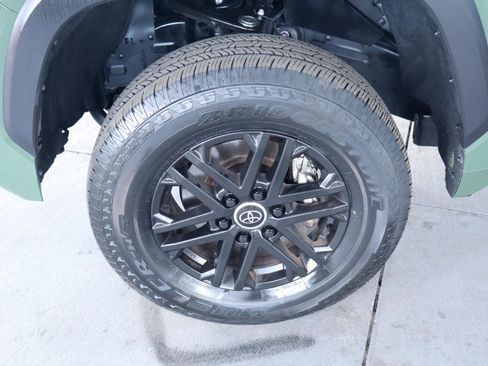 Used 2022 Toyota Tundra SR5 w/ SR5 Premium Package RWD image 43
