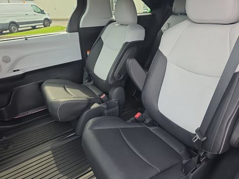 Used 2026 Toyota Sienna XSE FWD image 12