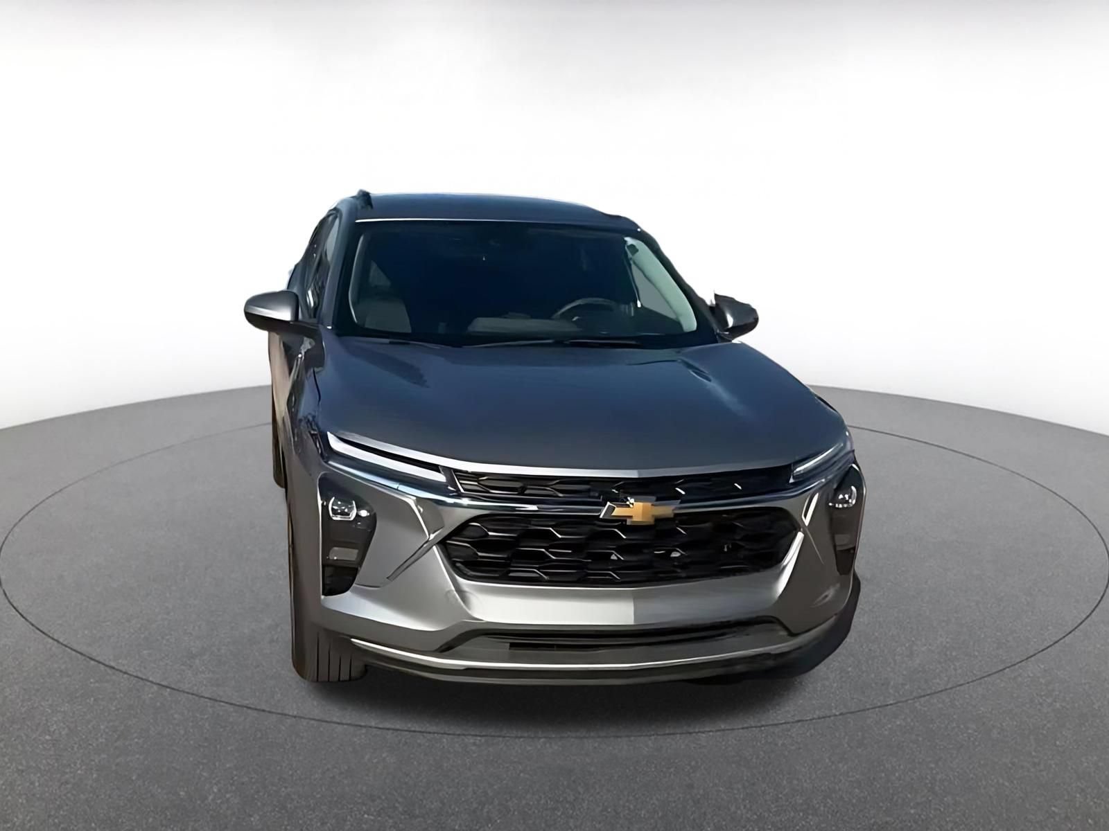 Used 2025 Chevrolet Trax LT FWD image 3