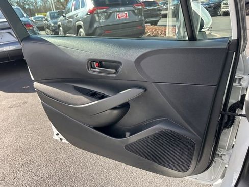Used 2025 Toyota Corolla LE image 27