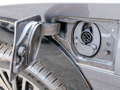 Used 2023 Lexus RZ 450e Luxury image 5