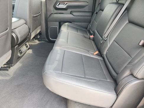 Used 2025 GMC Sierra 1500 SLT AWD/4WD image 30