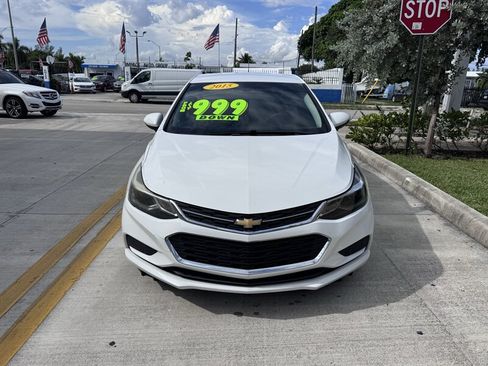 Used 2018 Chevrolet Cruze LT FWD image 2