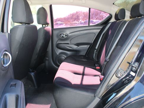 Used 2015 Nissan Versa SV image 7