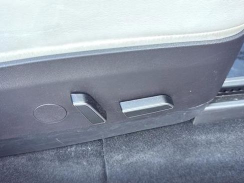 Used 2023 Tesla Model Y Long Range AWD/4WD image 21