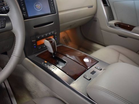 Used 2005 Cadillac XLR RWD image 81