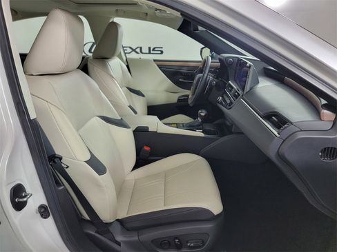 Used 2024 Lexus ES 300h w/ Luxury Package image 22