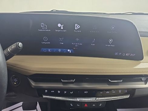 Certified 2024 Cadillac XT4 Luxury w/ Cold Weather Package image 9