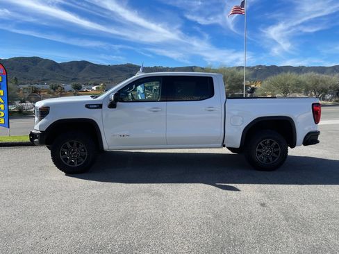 Used 2025 GMC Sierra 1500 AT4X image 9
