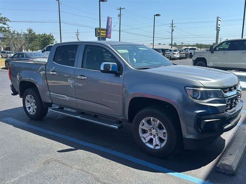Used 2022 Chevrolet Colorado LT w/ Chrome Appearance Package RWD image 2