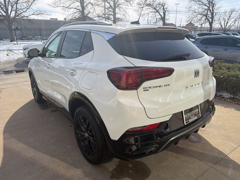 Used 2024 Buick Encore GX Sport Touring image 4