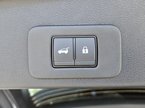 Used 2025 Nissan Murano SV image 19