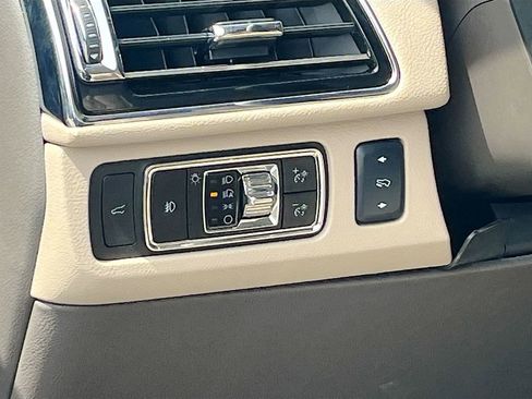 Used 2024 Lincoln Navigator Reserve AWD/4WD image 10