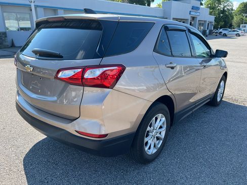 Used 2019 Chevrolet Equinox LS FWD image 5